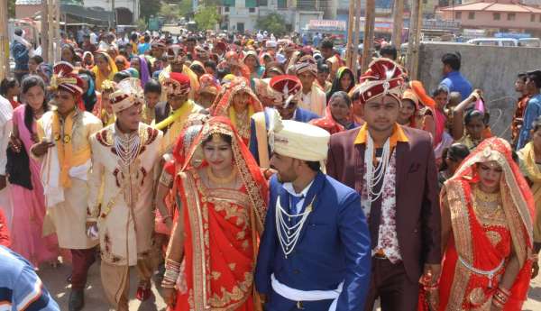124 जोड़े एकसाथ निकले नवचंडी देवीधाम से मेला ग्राउंड पर हुआ विवाह 