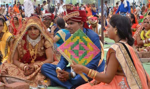 सामूहिक विवाह सम्मलेन 124 जोड़े बंधे परिणय सूत्र में