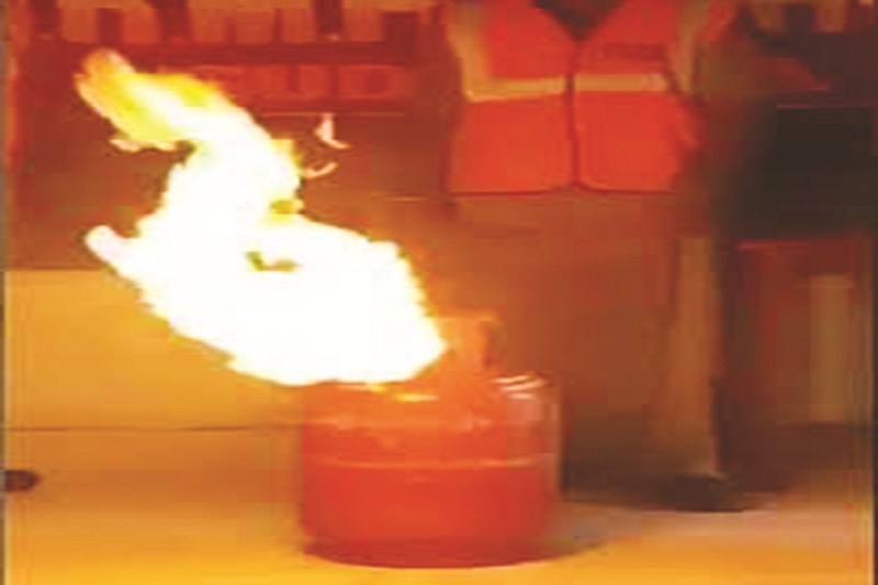 नौ लोग अभी भी अस्पताल में, एक जख्मी महिला की मौत