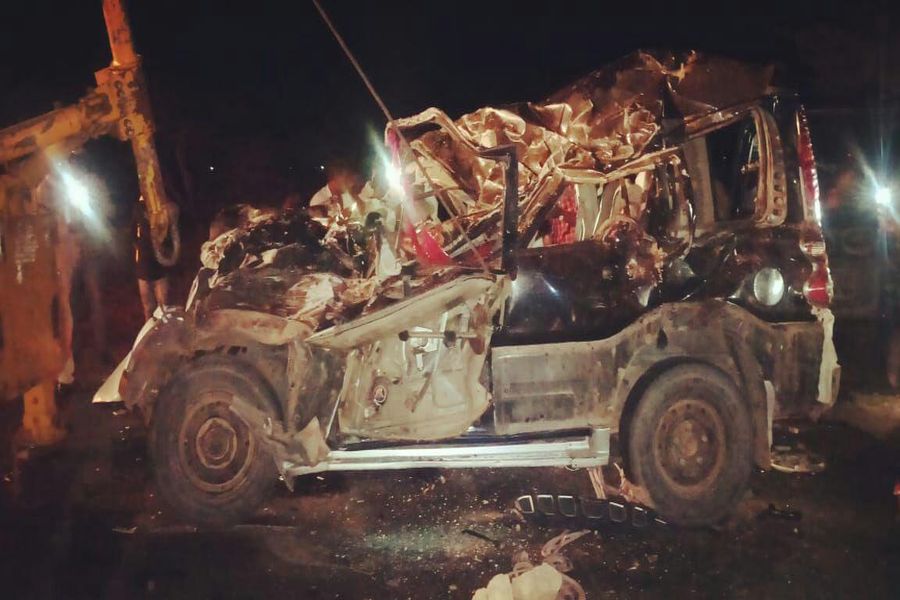 10 died in a painful accident, 2 heads separated from the fuselage