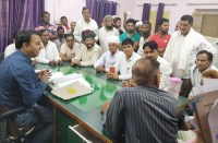 drinking-water-crisis-deep-in-hand-due-to-poor-hand-pump-in-villages