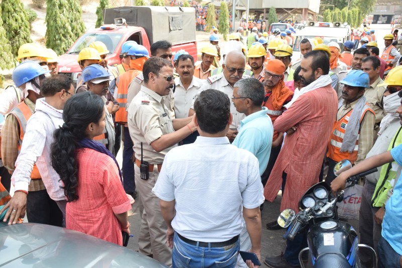 Workers buried in cement factory dust, death