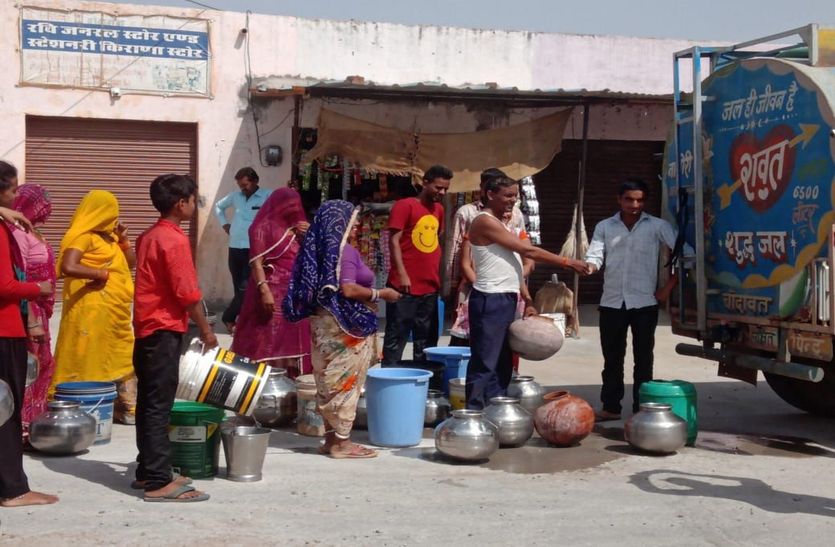 drinking-water-crisis-a-pot-of-water-found-in-rs-5