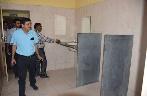 Ijjantnagar divisional DRM did inspection of railway stations