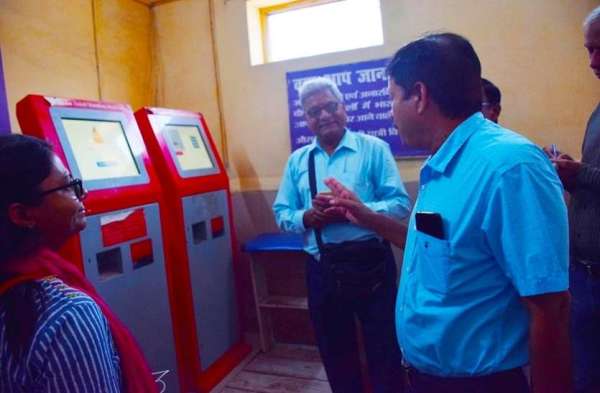 Ijjantnagar divisional DRM did inspection of railway stations