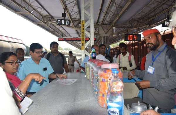 Ijjantnagar divisional DRM did inspection of railway stations