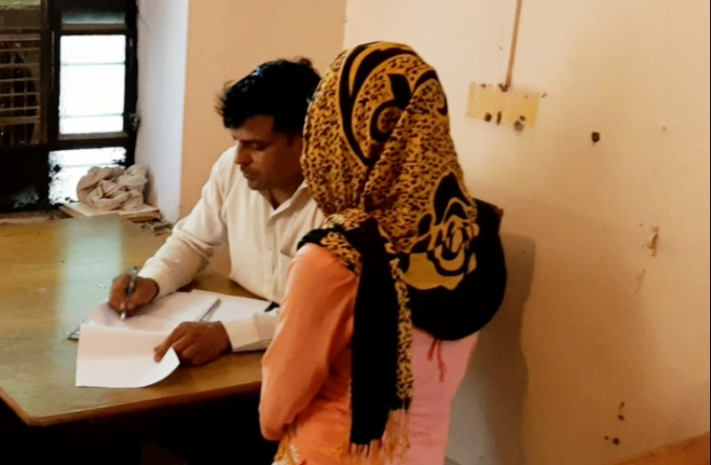 रानोली थाना इलाके के कोछोर गांव में अपनी ही नाबालिग बेटी को दो साल से हवस का शिकार बनाने के मामले में पुलिस ने बुधवार को आरोपित पिता को गिरफ्तार कर लिया है।