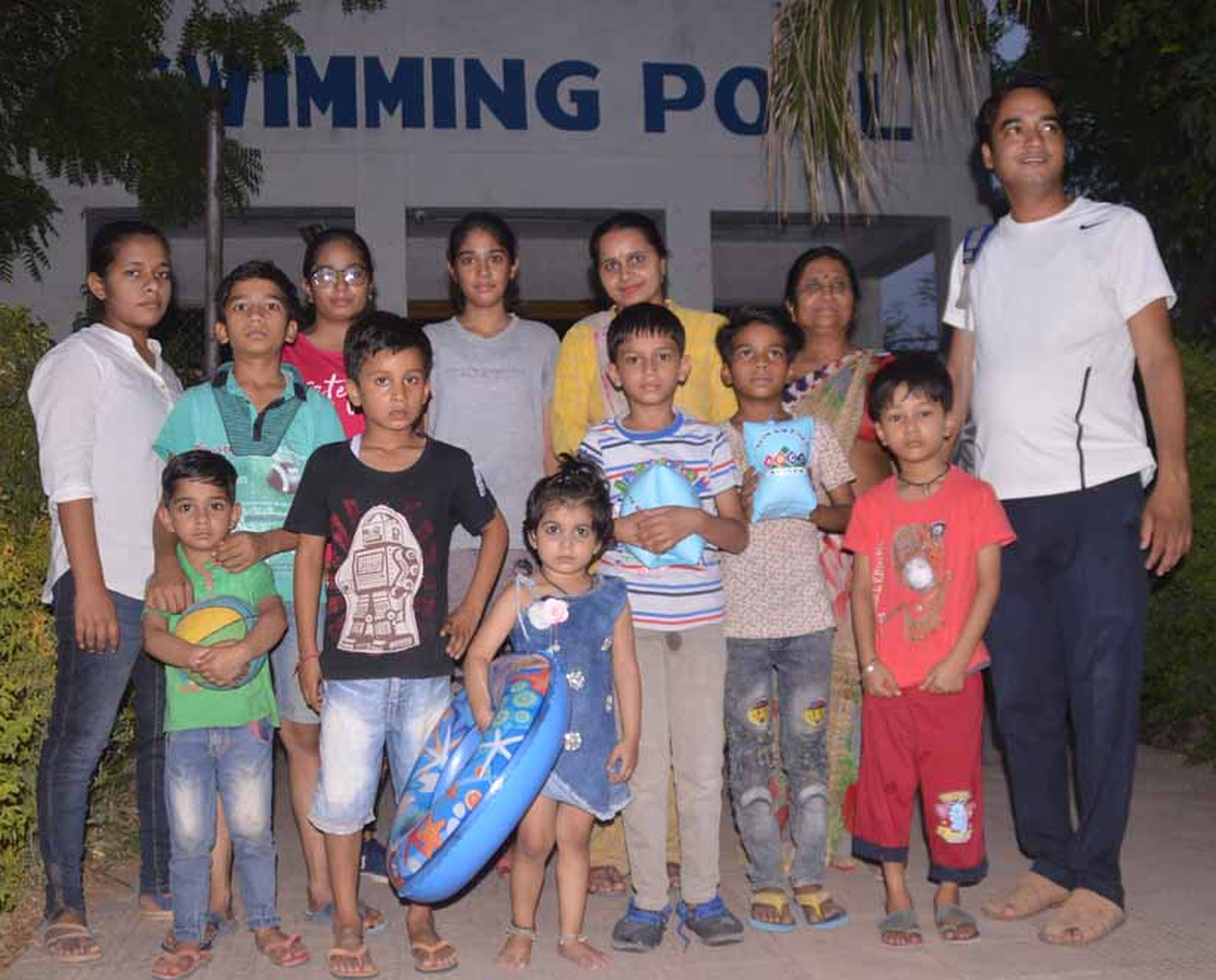 टेंडर निरस्त, स्वीमिंग पूल को क्रीडा परिषद ने अपने कब्जे में लिया, ताला लगा