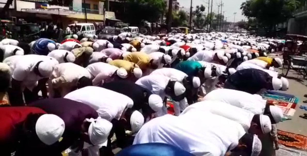 VIDEO: अलविदा जुमे पर मांगी देश में अमन की दुआ