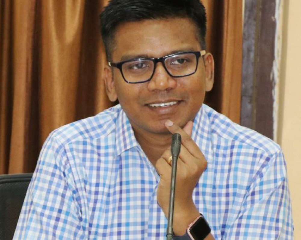 Satna new collector vishesh gadpale, profile of IAS vishesh gadpale