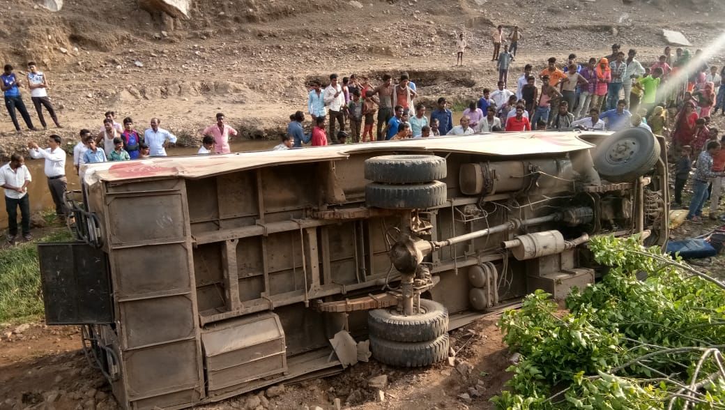 bus fall down in mohammed phalasia village of udaipur district
