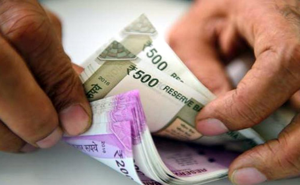 2 lakh cash on selling grain in Mandi Farmer lottery in Madhya Pradesh
