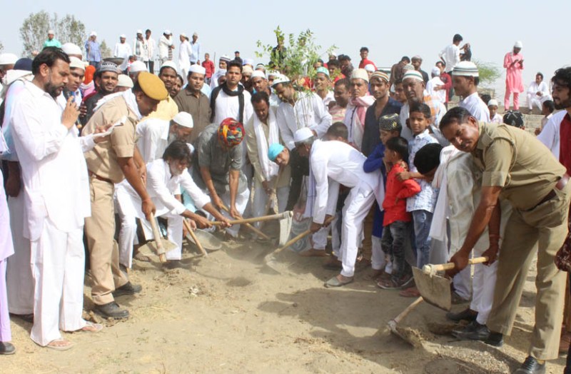 muslim-society-performs-at-shamshedan-in-ramsagar