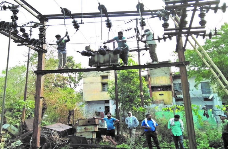 भीषण गर्मी में आगजनी की घटना से लोग रहे हलाकान