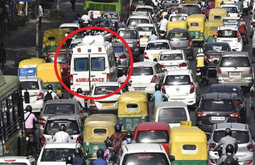 woman gave birth to baby in ambulance