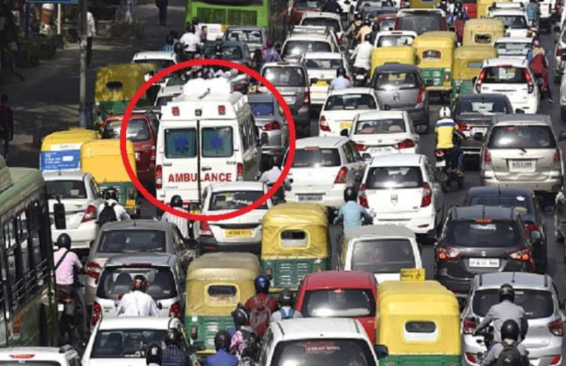 woman gave birth to baby in ambulance