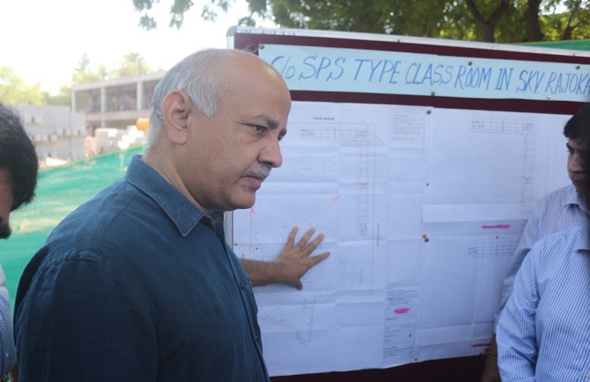 VIDEO: दिल्ली में बदल रही सरकारी स्कूलों की दशा, एक्शन में दिखे मनीष सिसोदिया