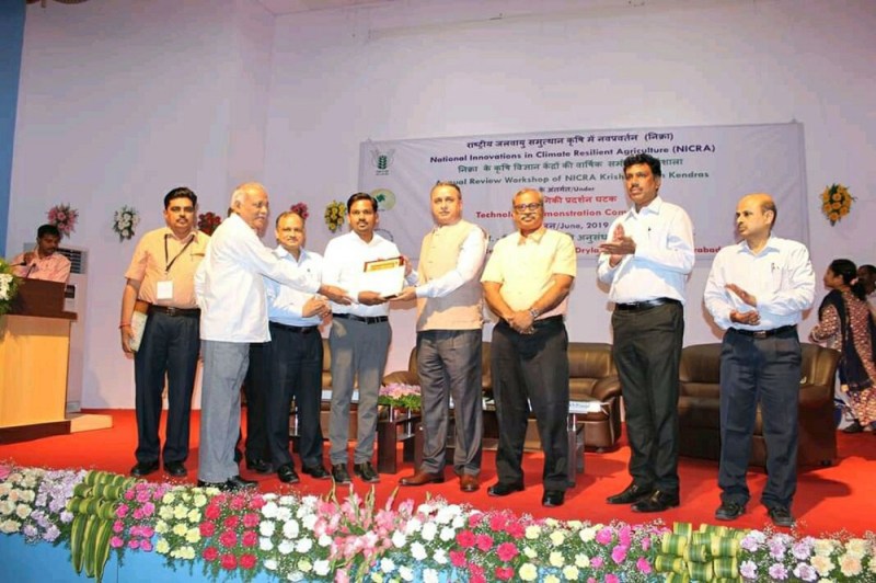 खेती में उत्कृष्ट कार्य के लिए कृषि विज्ञान केन्द्र मझगवां को मिला निक्रा पुरस्कार