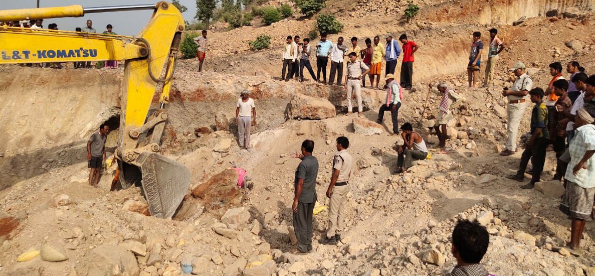 Two women died due to clay debris in Singrauli district