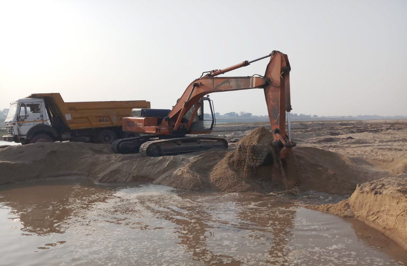 पीथमपुर गाड़ापाली में नहीं थम रहा रेत का उत्खान