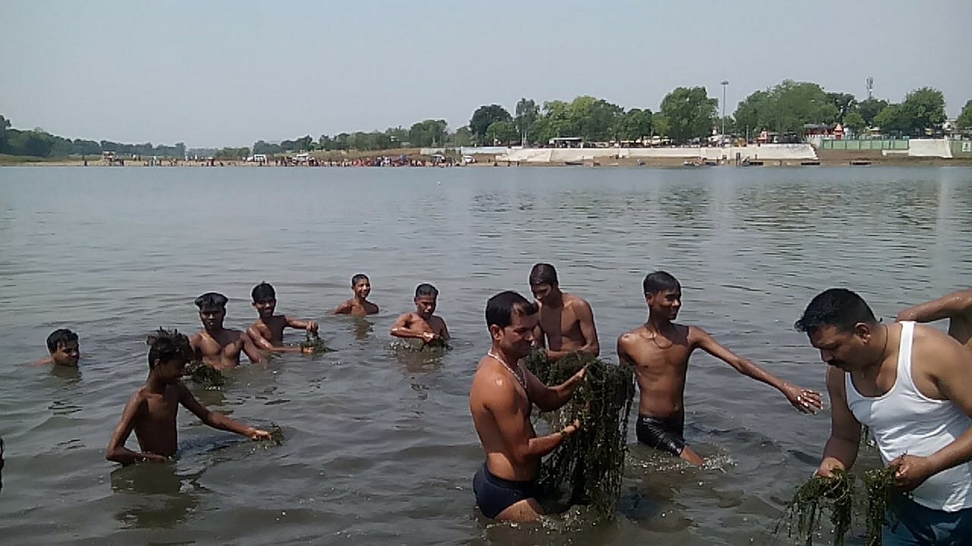 Cleanliness of youth in Narmada
