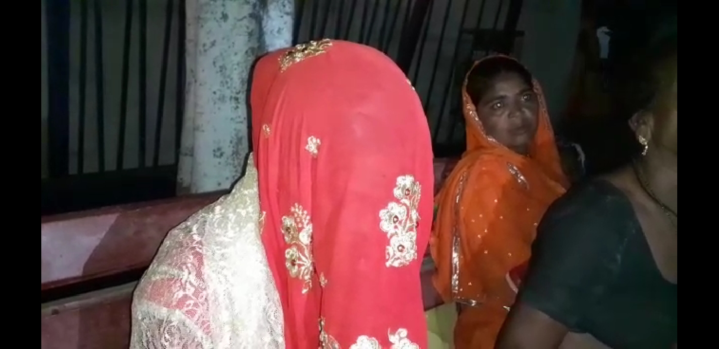 After the marriage, the bride reached the police station