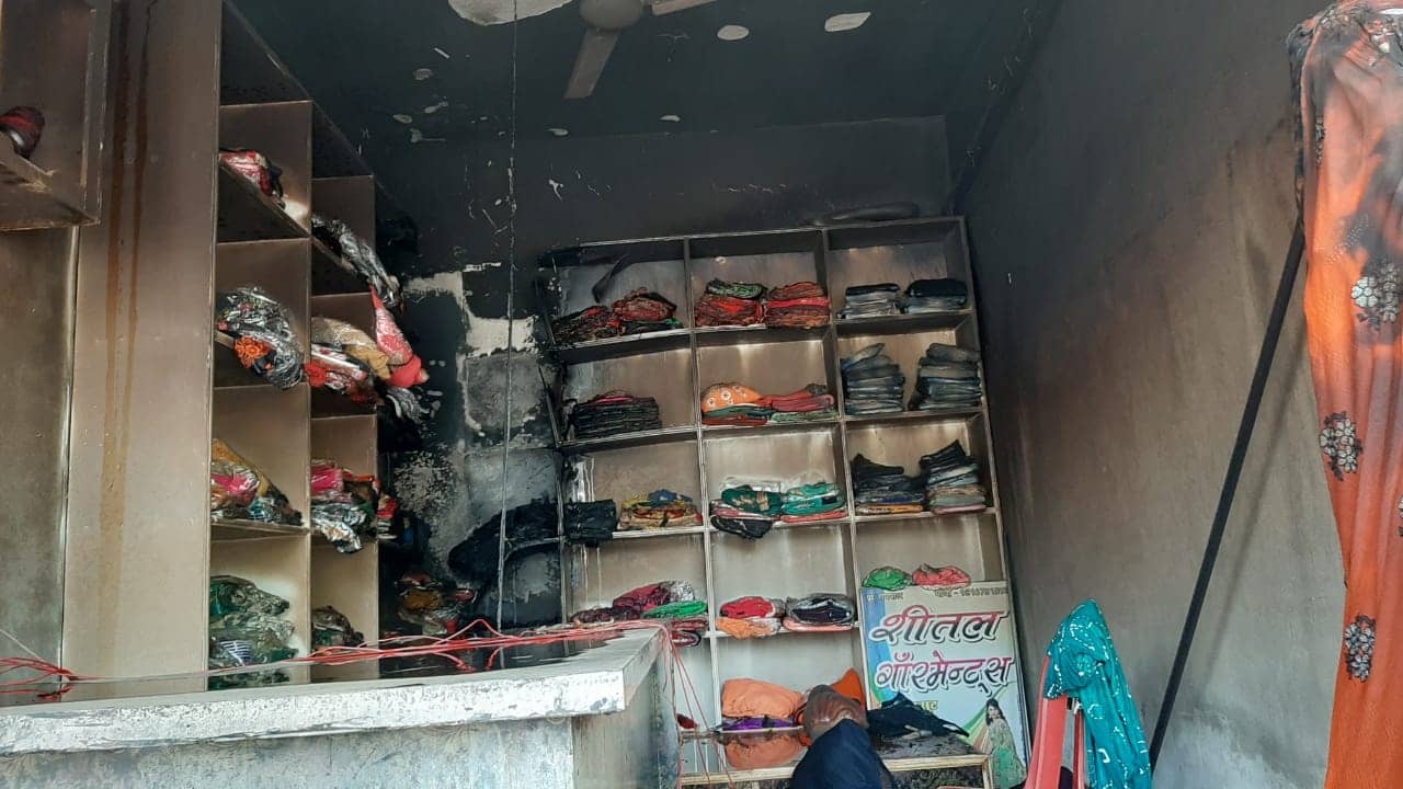 fire in shop in damoh
