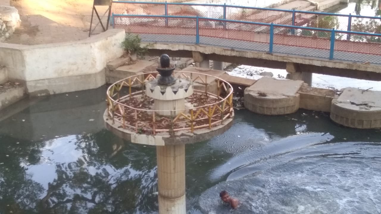 Cleaning of Vishala Kunds by the devotees themselves