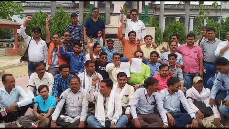 Journalist is angry with beating journalist in Shamli