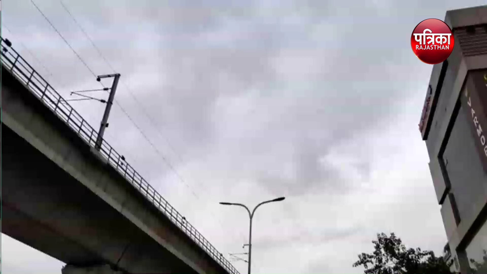 राजधानी में मौसम ने मारी पलटी,अंधड़ के बीच हुई तेज बारिश, तापमान में गिरावट से लोगों ने ली राहत की सांस