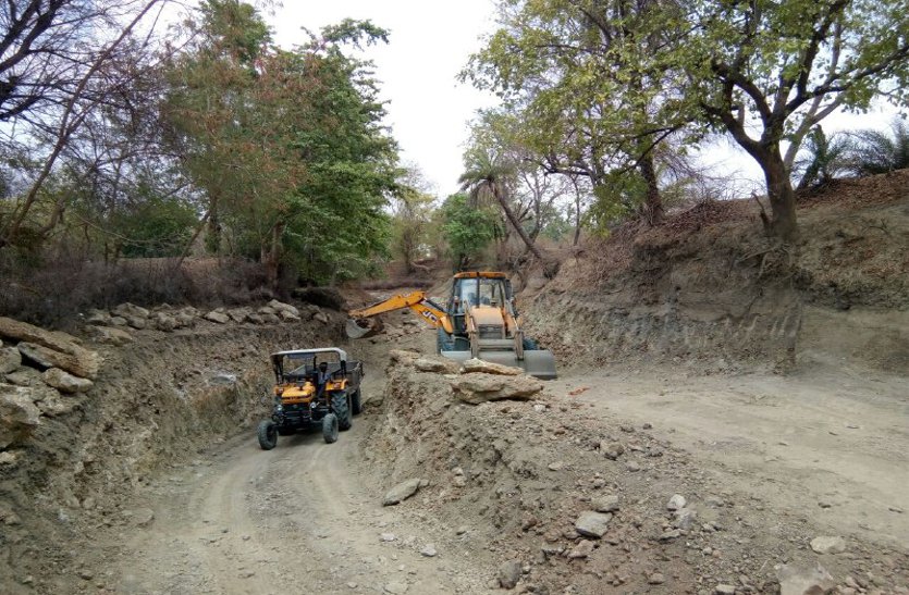 Illegal mining in Motichur river