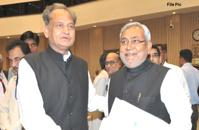 Rajasthan CM Ashok Gehlot pats up Bihar CM Nitish Kumar government