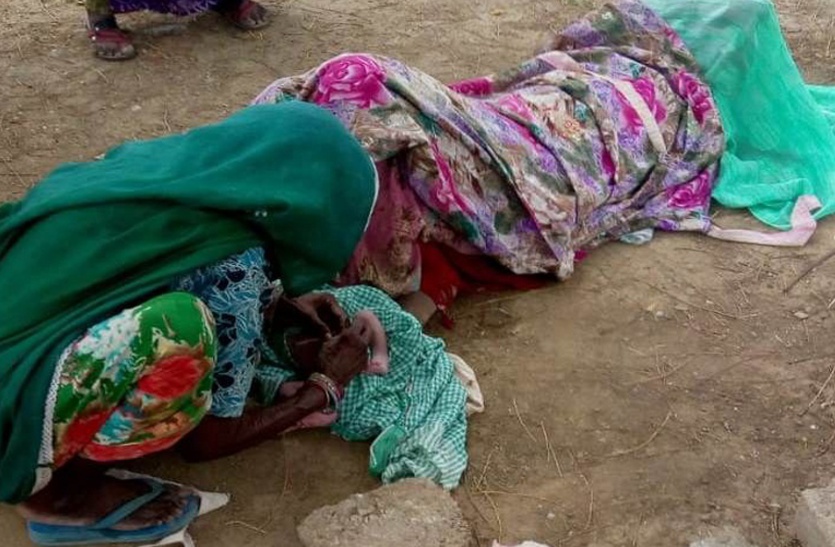 शर्मनाक: प्रसूता को नर्सिंगकर्मी ने अस्पताल में घुसने नहीं दिया, 2 घंटे दर्द से तड़पती और रोती रही, सड़क पर हो गया प्रसव