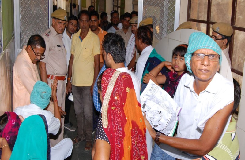 राजकीय भगवान दास खेतान अस्पताल में बुधवार को एक चिकित्सक व मरीज के परिजन के बीच मारपीट हो गई