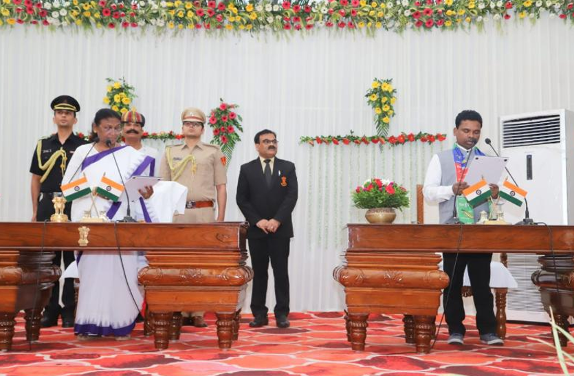 आजसू पार्टी विधायक रामचंद्र सहिस ने मंत्री के रूप में शपथ ली
