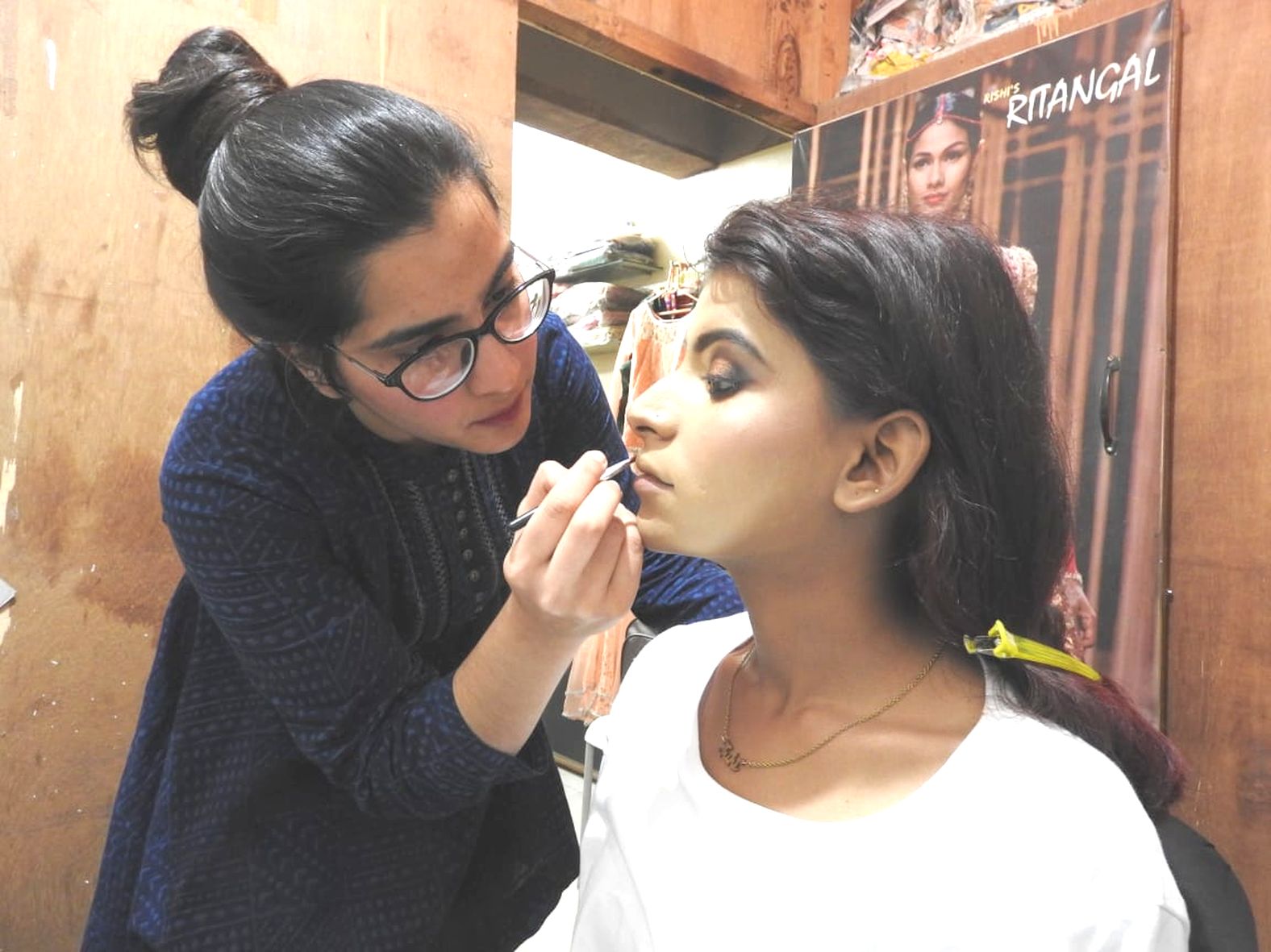 Burhanpur's Alfia now has become a make-up artist in Paris
