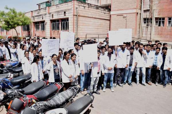 The graphical tableau of the movement of physicians