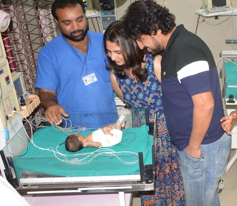 विनोद कापड़ी व पत्नी साक्षी