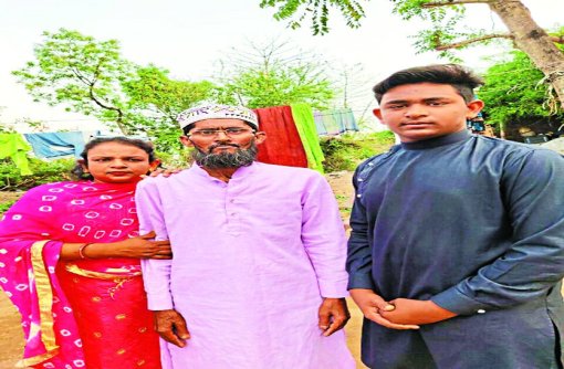 cremation done in torch light in absence of electricity