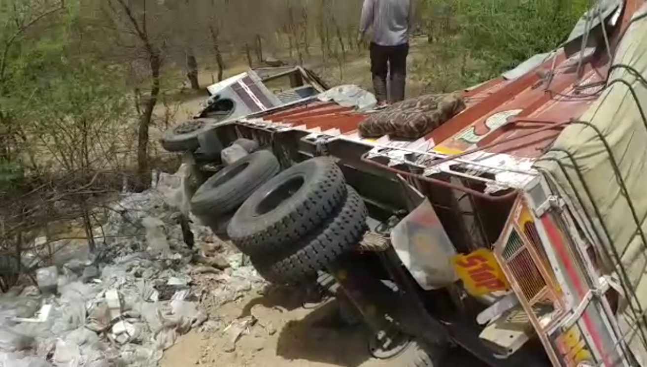 truck accident in bikaner