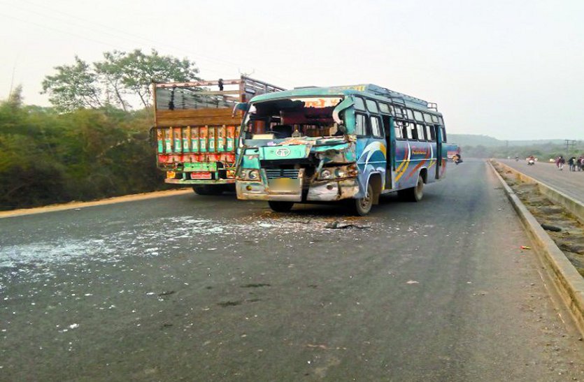 bus-truck crash