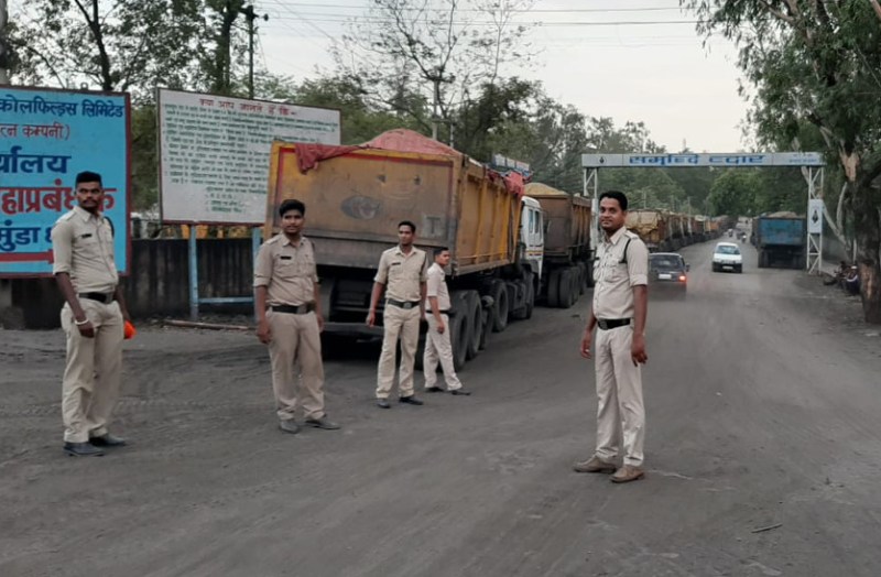 एसीबी इंडिया(ACB India) से जुड़ी कोल वॉशरियों में क्षमता से अधिक कोयला भंडारण(Coal storage) मिलने पर खनिज विभाग भारी भरकम जुर्माना और भंडारण शुल्क लगाने की तैयारी कर रहा है। कांटा सील होने से चाकाबुड़ा वाशरी से कोयले का डिस्पेच(Coal dispatch) बुरी तरह प्रभावित हुआ