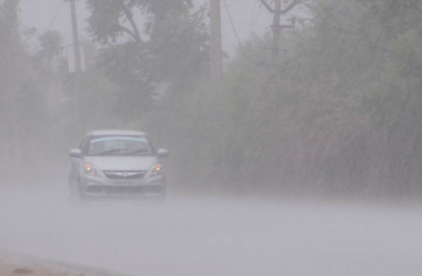 प्रदेश में मौसम विभाग ने अगले दो दिन के लिए कई इलाकों में अंधड़ व तेज बारिश की संभावना जताई है।