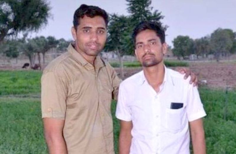 अपने बूढ़े पिता की खराब आंखों को रोशनी दिलाने के लिए ऑपरेशन के बाद रविवार को कार में जा रहे दोनों भाइयों की सडक़ हादसे में मौत हो गई।