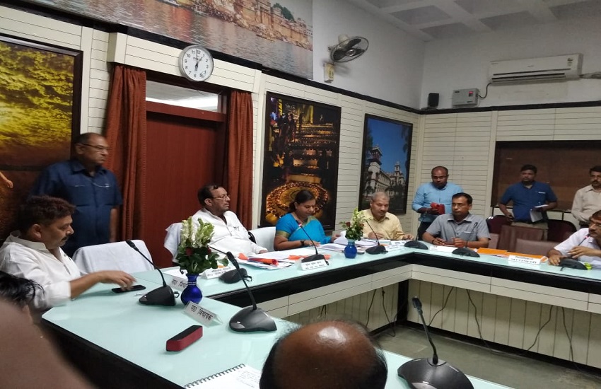 Minister Suresh Khana