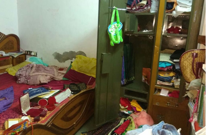 कोटा में लाखों की चोरी: लग्जरी कार में आए चोर, ताला तोड़ 7 लाख के जेवर, 70 हजार नकद और एलईडी चुरा ले गए