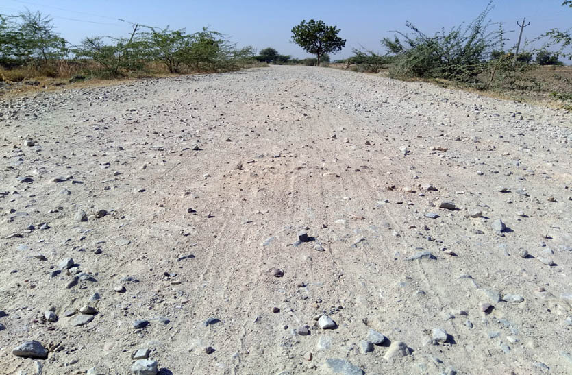 driving-drivers-on-the-dilapidated-road-are-falling
