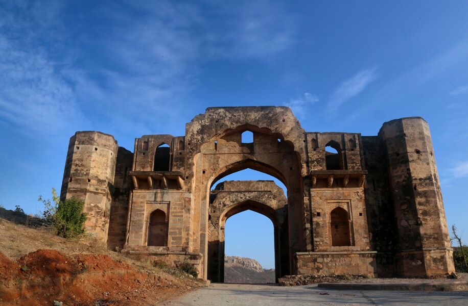tourism छतरपुर जिले के कई पर्यटन स्थल हो रहे अनदेखी के शिकार, नहीं पहुंच पा रहे सैलानी