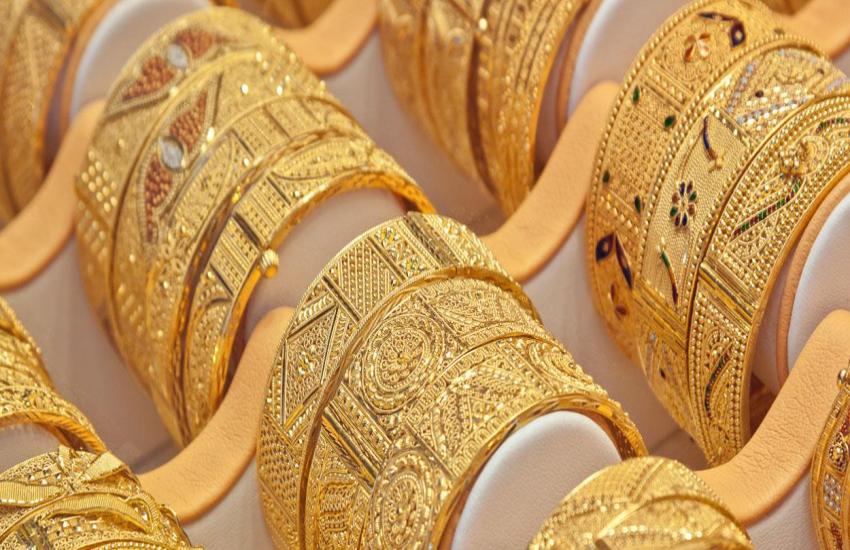Gold cheaper by Rs 595, silver falls by Rs 1200  after 2 days holiday