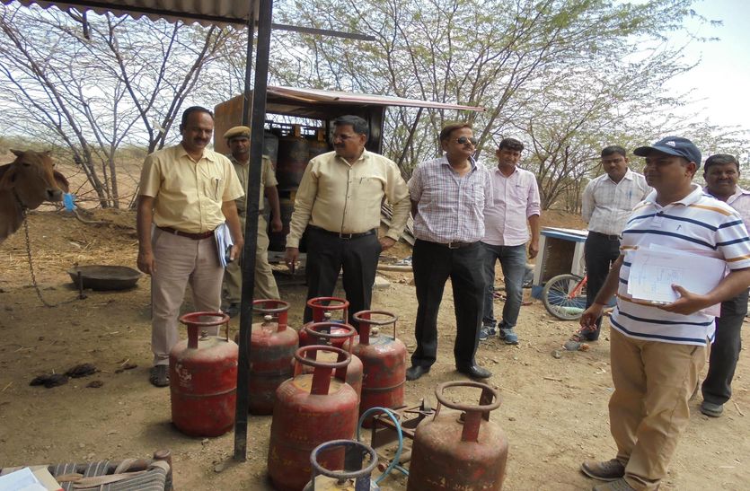 Nasirabaad- Seize illegal gas cylinder in bulk